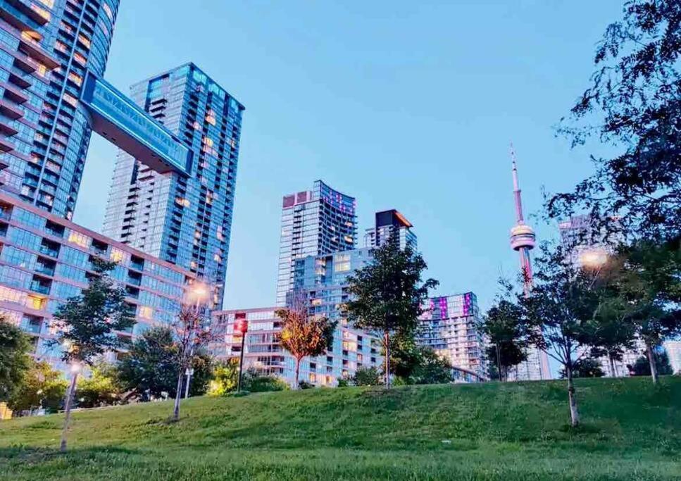 Deluxe Suite Toronto Kültér fotó